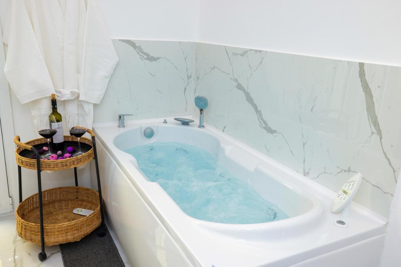 Apollo 2 Bd Jacuzzi Suite Ateny Zewnętrze zdjęcie